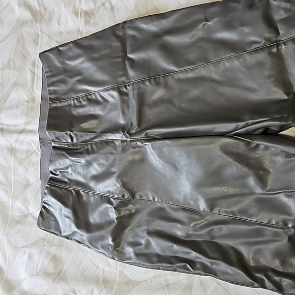 Womans - Picture 1 of 3